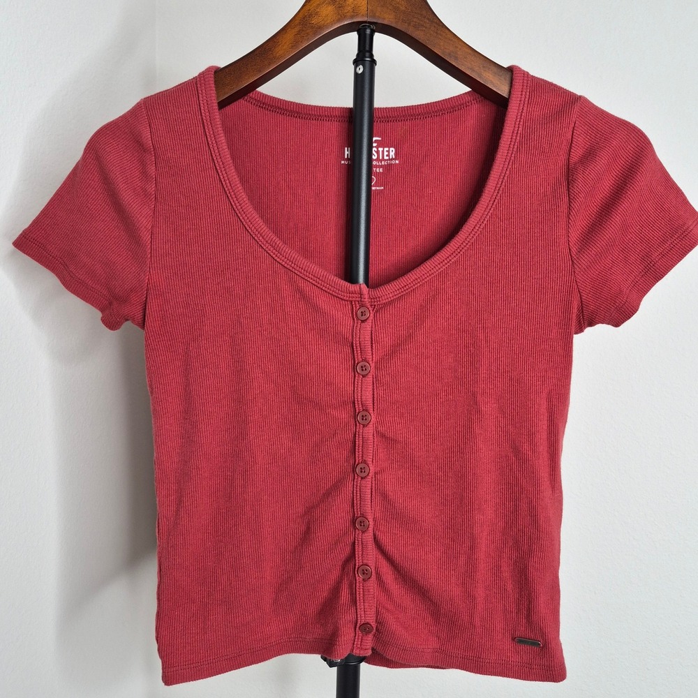 Hollister Must-Have Collection Baby Tee Burgundy Red Ribbed Button Front Small